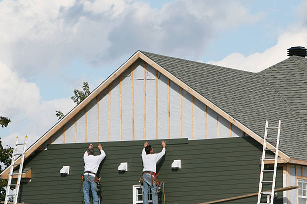 Professional Siding technician working in Irving, TX